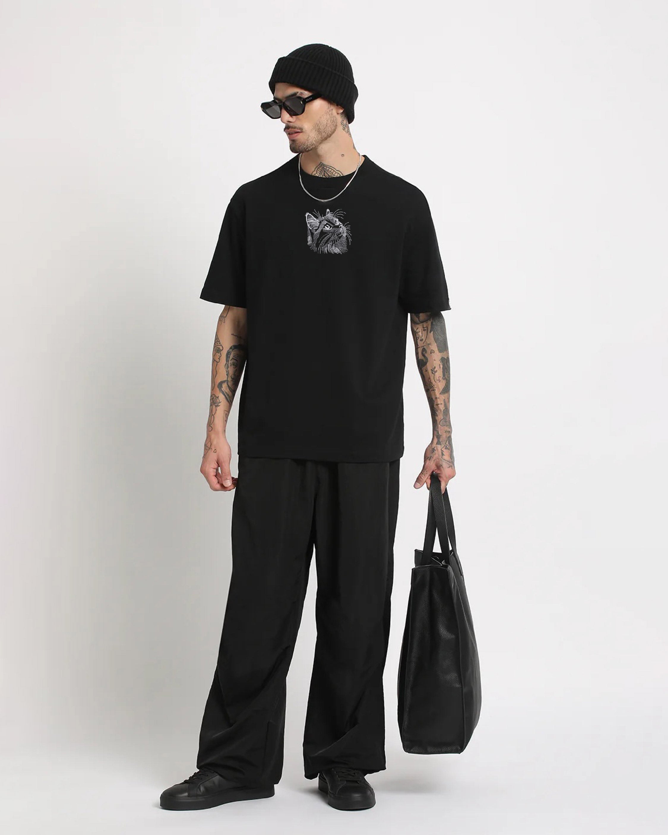 Cat Embroidery Black Oversized T-Shirt1